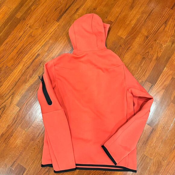 Nike Tech Fleece Men's Red Pullover Hoodie - Picture 2 of 3